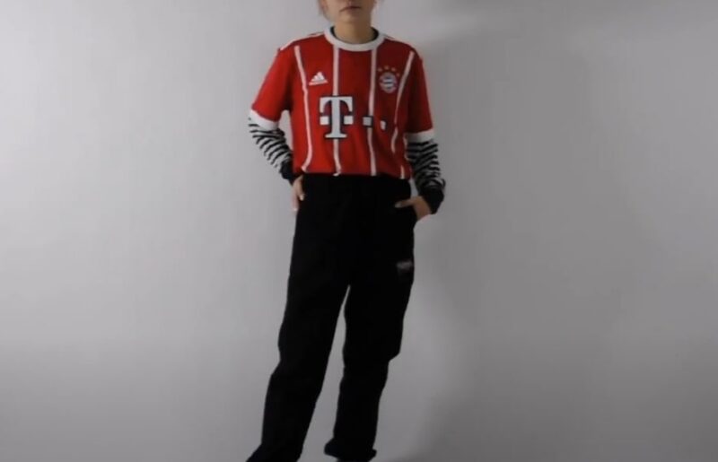 A girl in Bayern Munich jersey